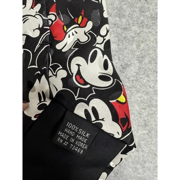 Disney Mickey Inc Mickey Mouse Face‎ Expressions Mens Black White 100% Silk Tie - Picture 5 of 7